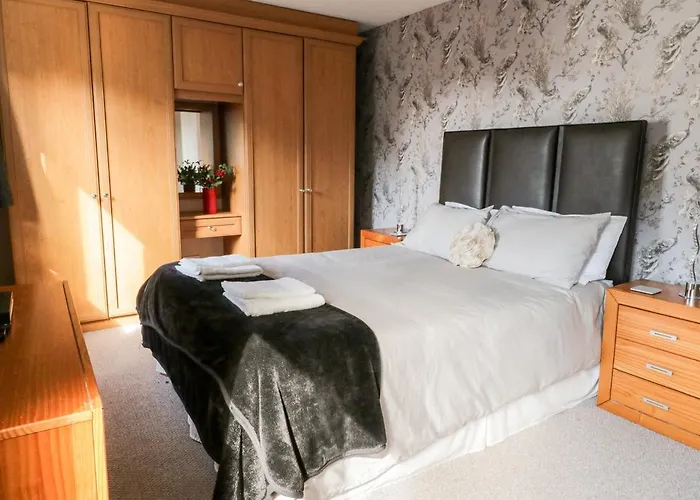 9 Navigation Square *