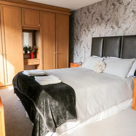 9 Navigation Square *