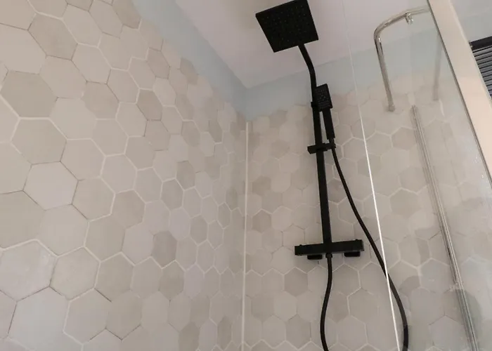 9 Navigation Square *